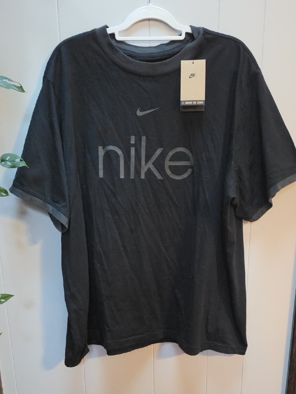 Nike Essential Graphic Tee